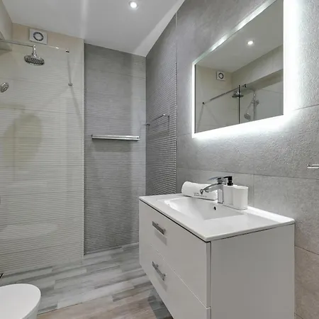 Bosman With Parking Close To The By Lion 아파트 소포트